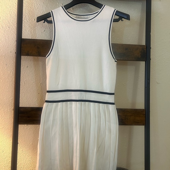 Abercrombie & Fitch Pleated Mini Sweater Dress - Picture 3 of 5